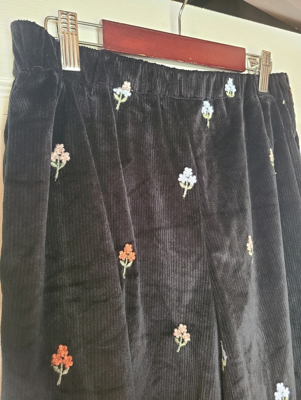 Cider Black Wide-Leg Velvet Pants with Embroidered Floral Accents - Picture 2 of 5